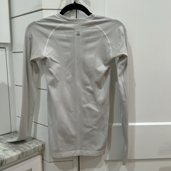 (6034)  🍋 LULULEMON RUN: Swiftly Tech Long Sleeve Crew Sz 4 WHITE *UC - Picture 10 of 11
